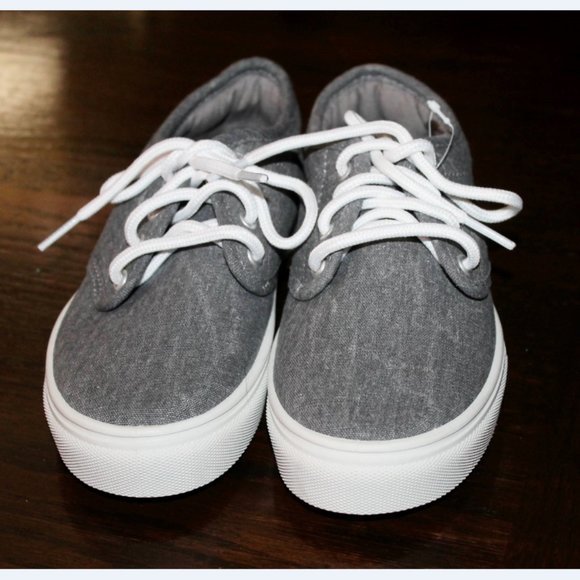 5/$20 NWOT 4 Big Boys Gray Lace Up Sneakers - Picture 1 of 5
